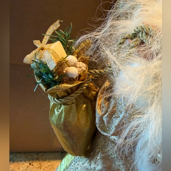 Christmas Santa Figurine Set - Picture 7 of 11